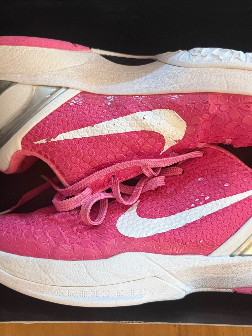 Nike men’s think pink Kobe 6